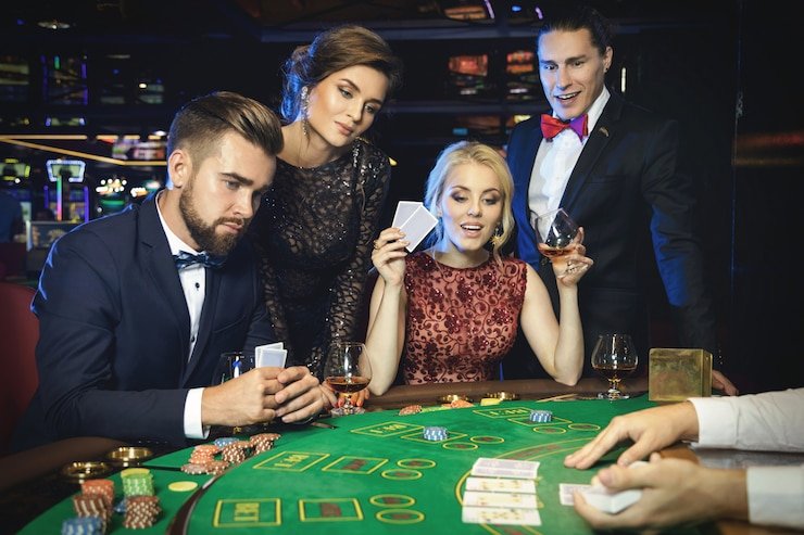 Ilustrasi kartu Pool Rummy bernuansa hijau